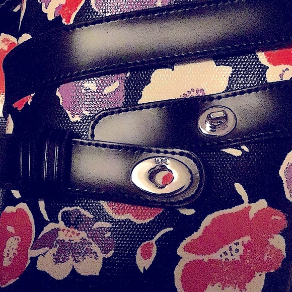 🎉HP🎉❄️☔️💦COACH FLORAL BOOTS☔️❄️💦 20% off 2 or more items in my closet. - Picture 9 of 9